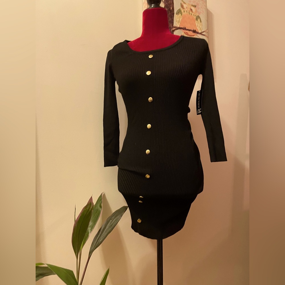 Black dress. Gold buttons. 🆕